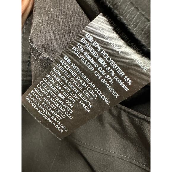 Chicos Women Black Pull On Stretch Cropped Pants Size 12 Comfort Casual UPF Snap - Picture 7 of 8